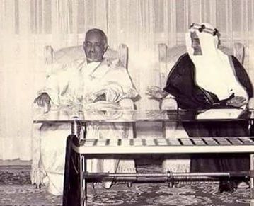 الملك فيصل في نواكشوط 1972 مع الرئيس المختار ولد داداه